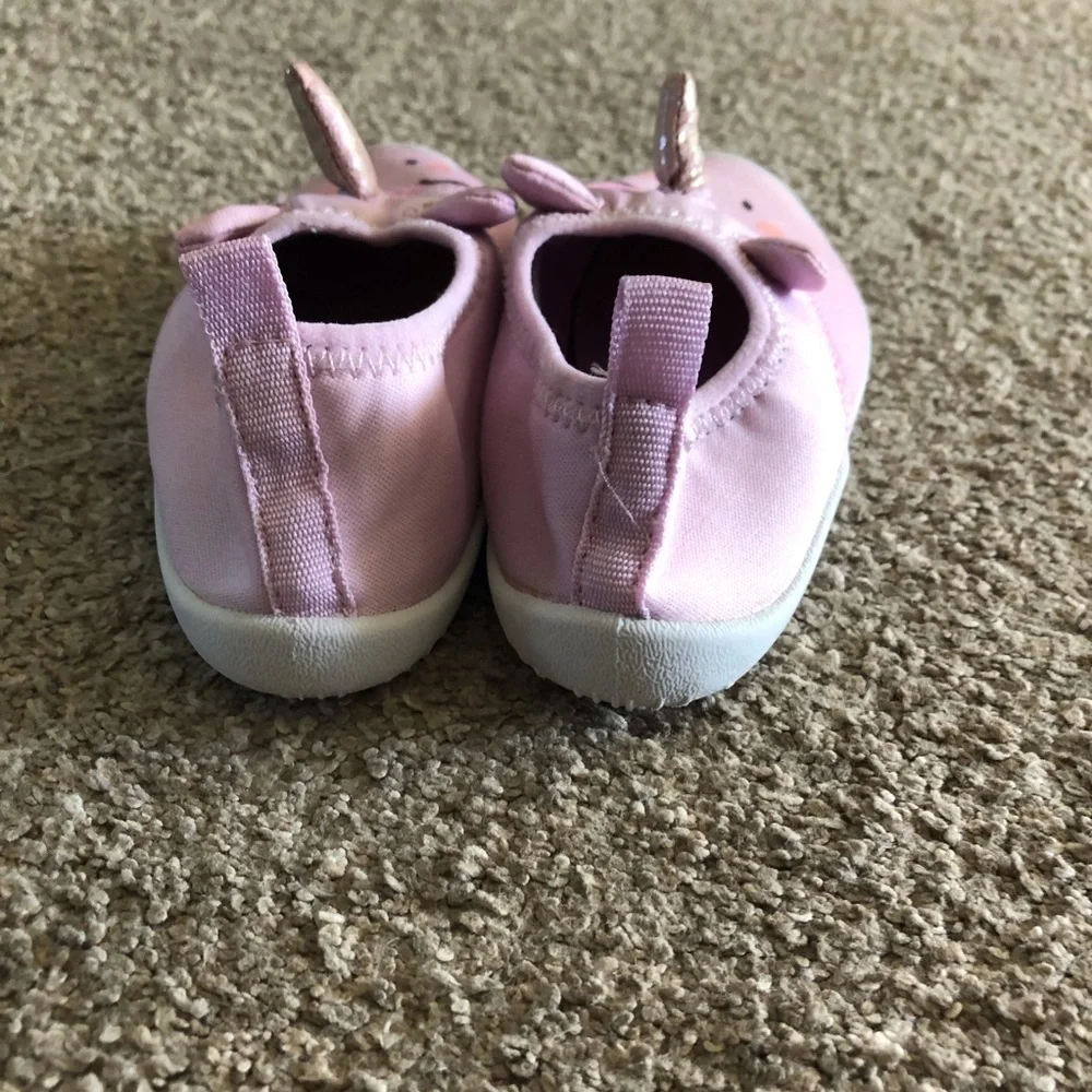 Old Navy pink unicorn water shoes in size 8